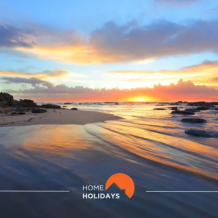 #305 Sea House By Holidays *