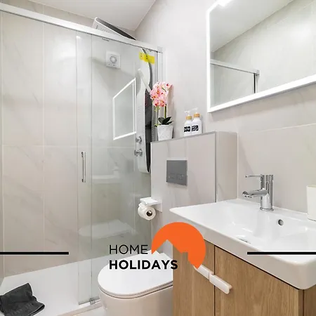 #305 Sea House By Holidays *